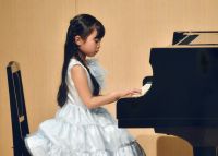 ピアノ・エレクトーン発表会　きたこぶしホール「こぶたのガッボット」　「タンポポがとんだ」