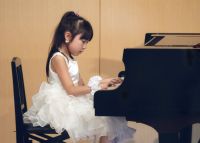 ピアノ・エレクトーン発表会　きたこぶしホール演奏曲「ガラスのくつ」「踏まれた猫の逆襲」